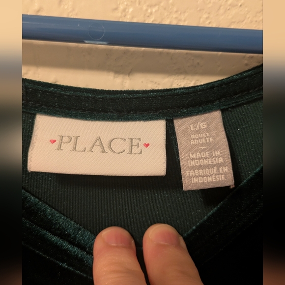 Place Green Flutter Sleeve Velvet Dress - Picture 3 of 4